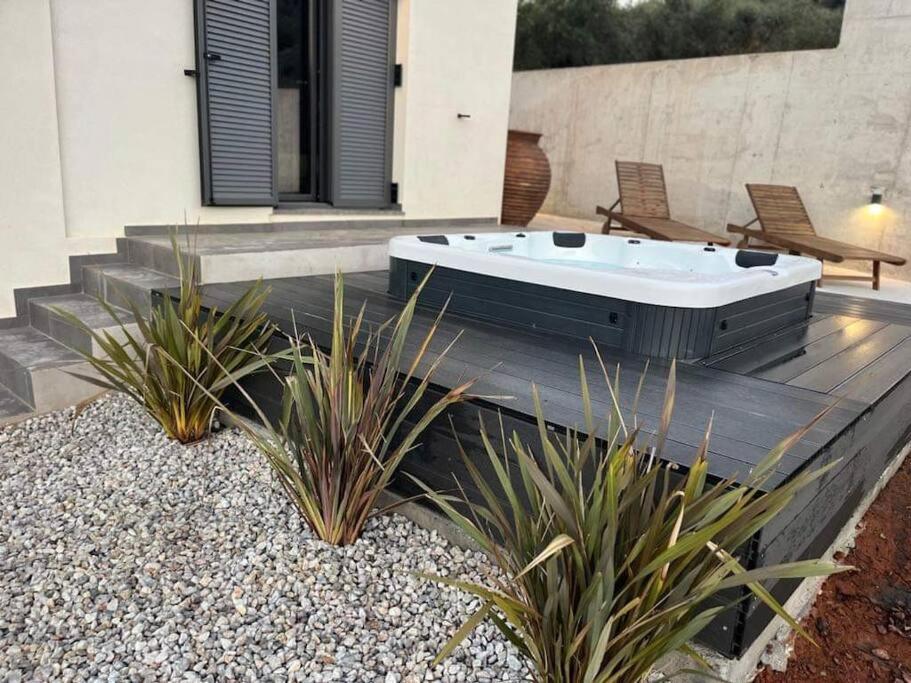Ek Ornelakis, Luxury Country House With Jacuzzi Chania  Exterior foto